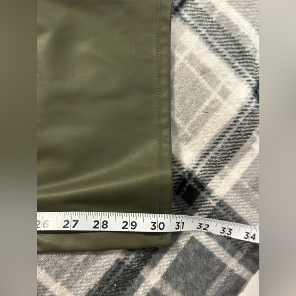 Women's Low Rise Faux Leather Flare Pants - Wild Fable, Olive Green Sz 6 Lined - Picture 7 of 7